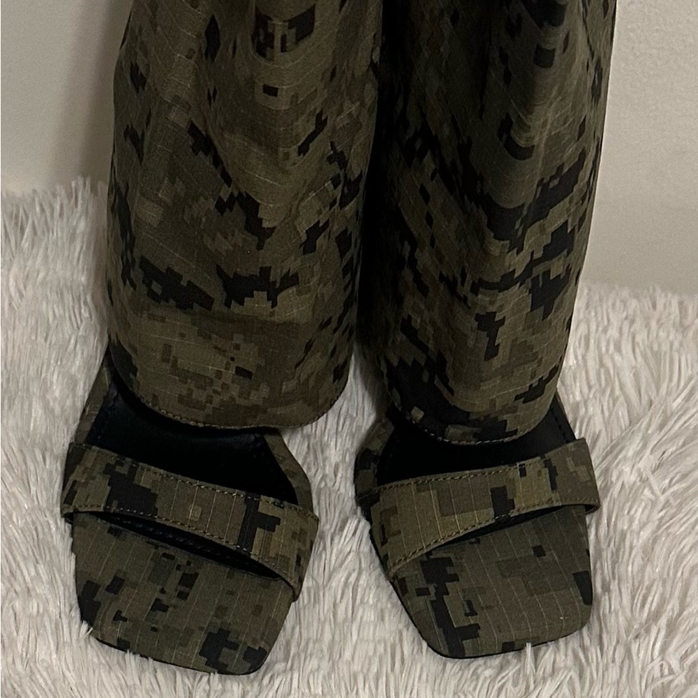 AZALEA WANG MARIETTA FOLD OVER OPEN TOE SANDAL BOOT IN CAMO - SIZE 7 - NWT - Picture 10 of 14